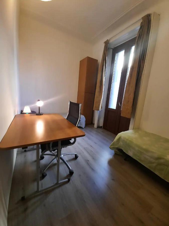 Private Room In A Quiet Apartment In The City Center Мілан Екстер'єр фото