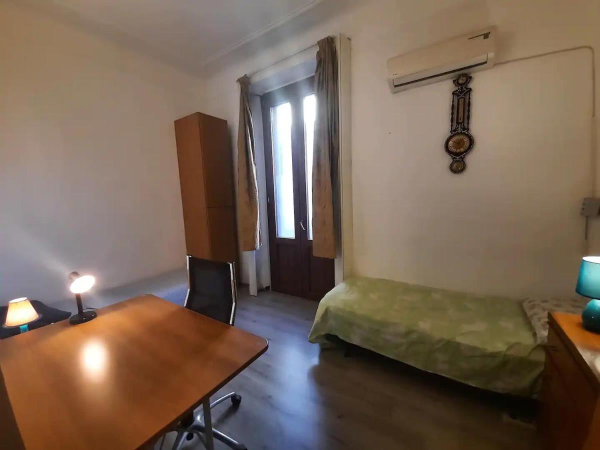 Private Room In A Quiet Apartment In The City Center Мілан Екстер'єр фото